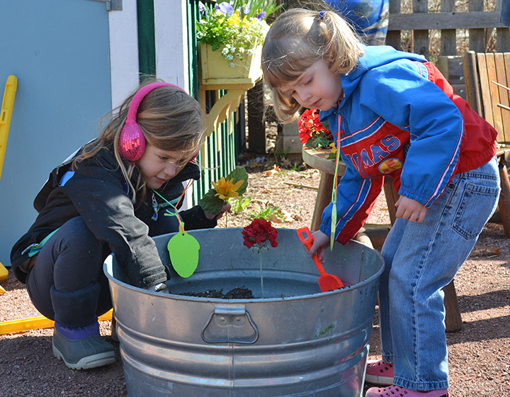Child mud pie making class in the Children's Garden