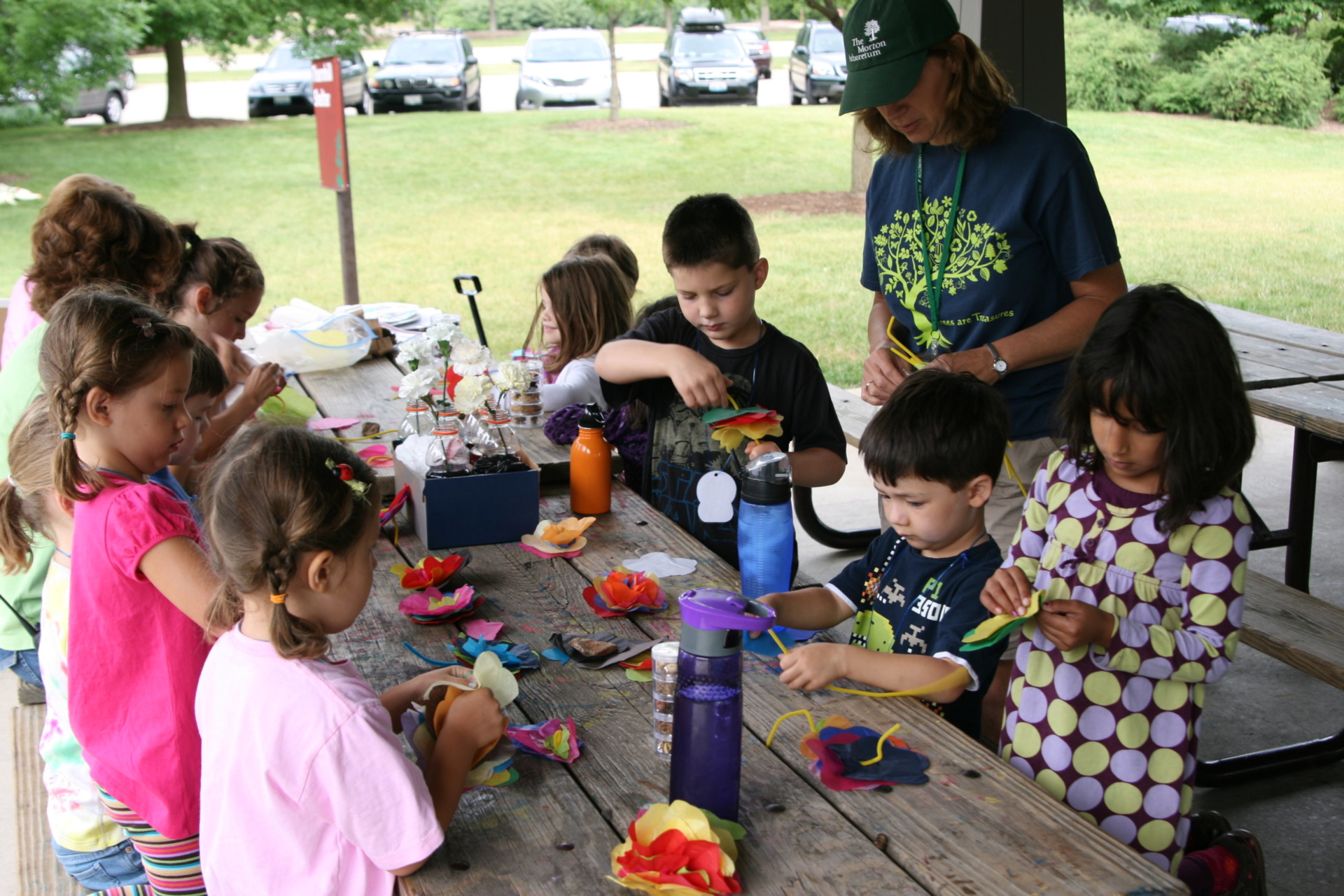 Kids in summer science camp paint