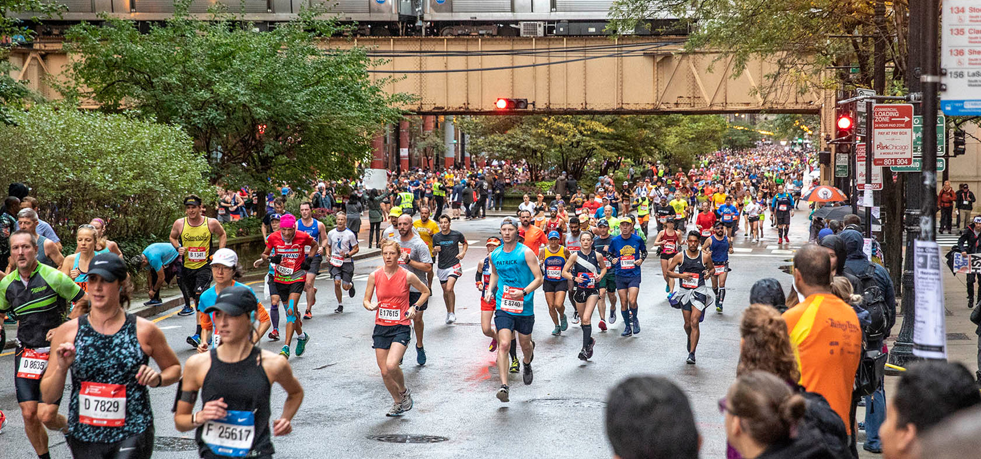 Chicago Marathon running through the city