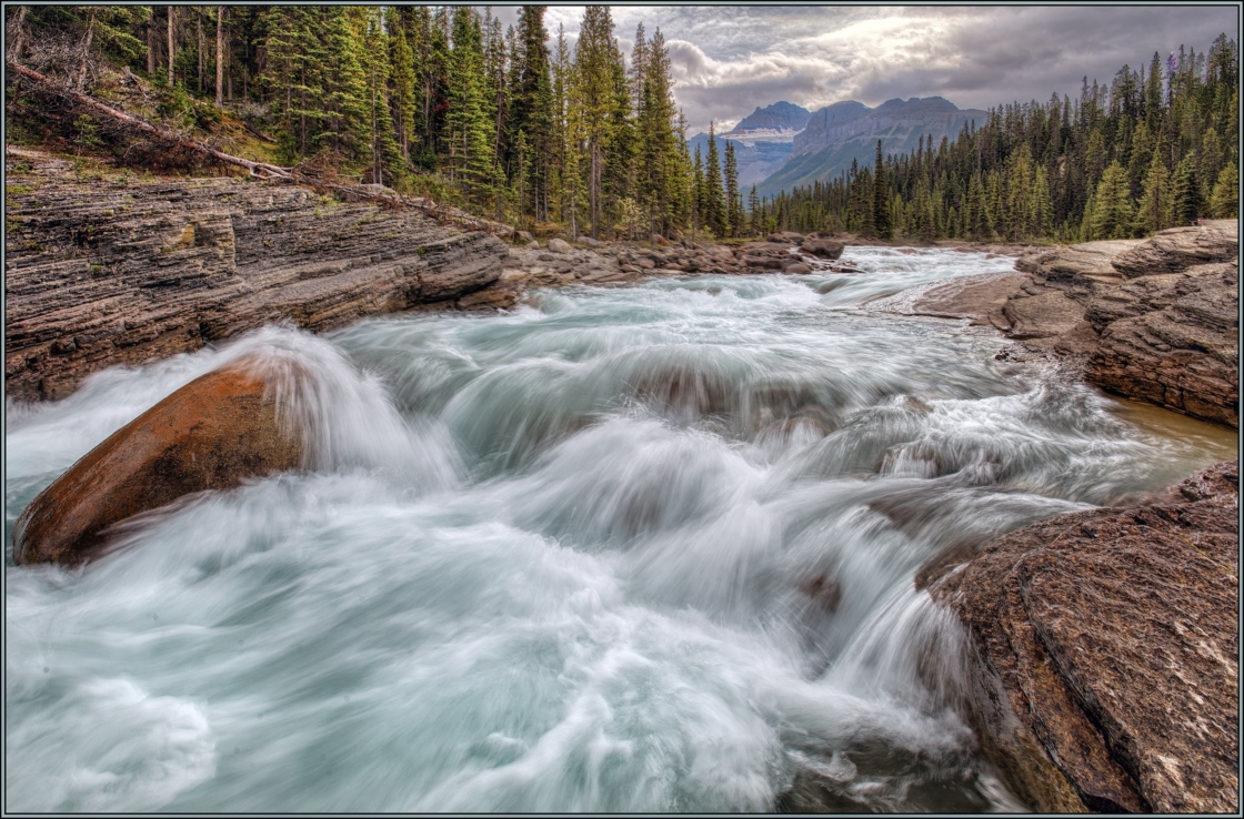 Photograph of the Mistaya River by photographer Steve Zasadny