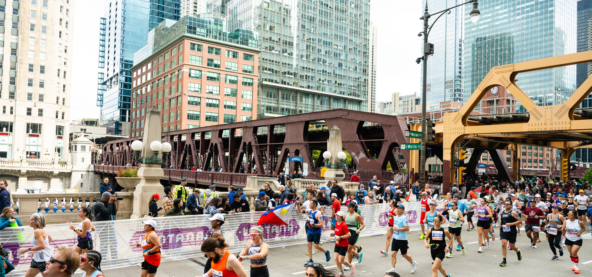 Runners in downtown Chicago running in the Bank of America Chicago Marathon