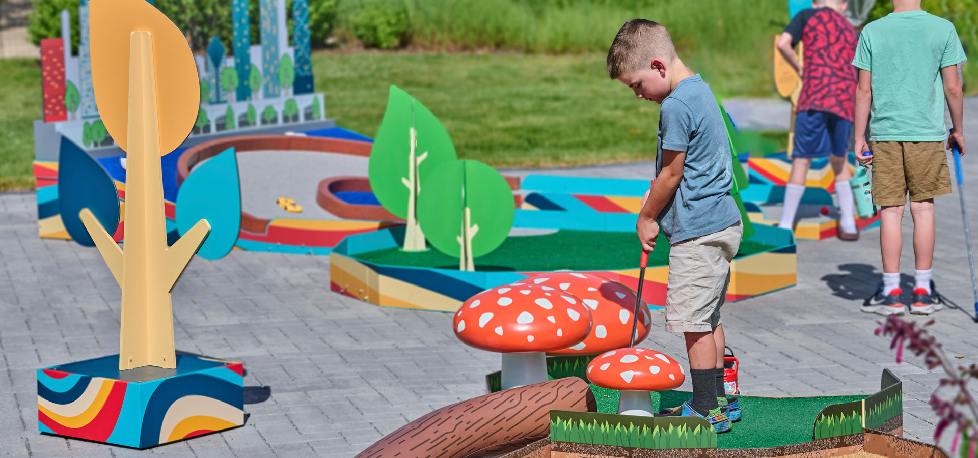 Kids play mini golf at Wonder Woods